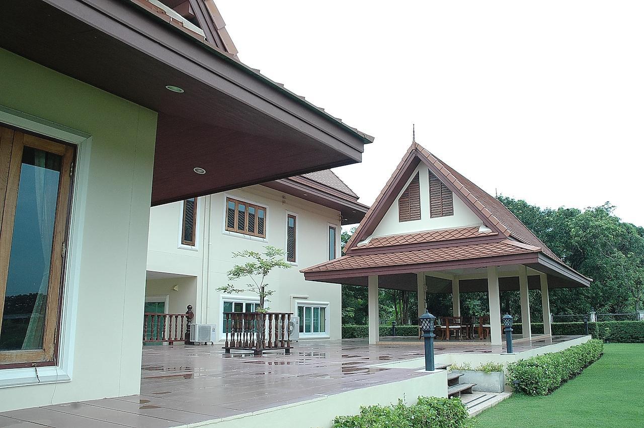 Thararin Villa Ban Doem Bang Exterior photo